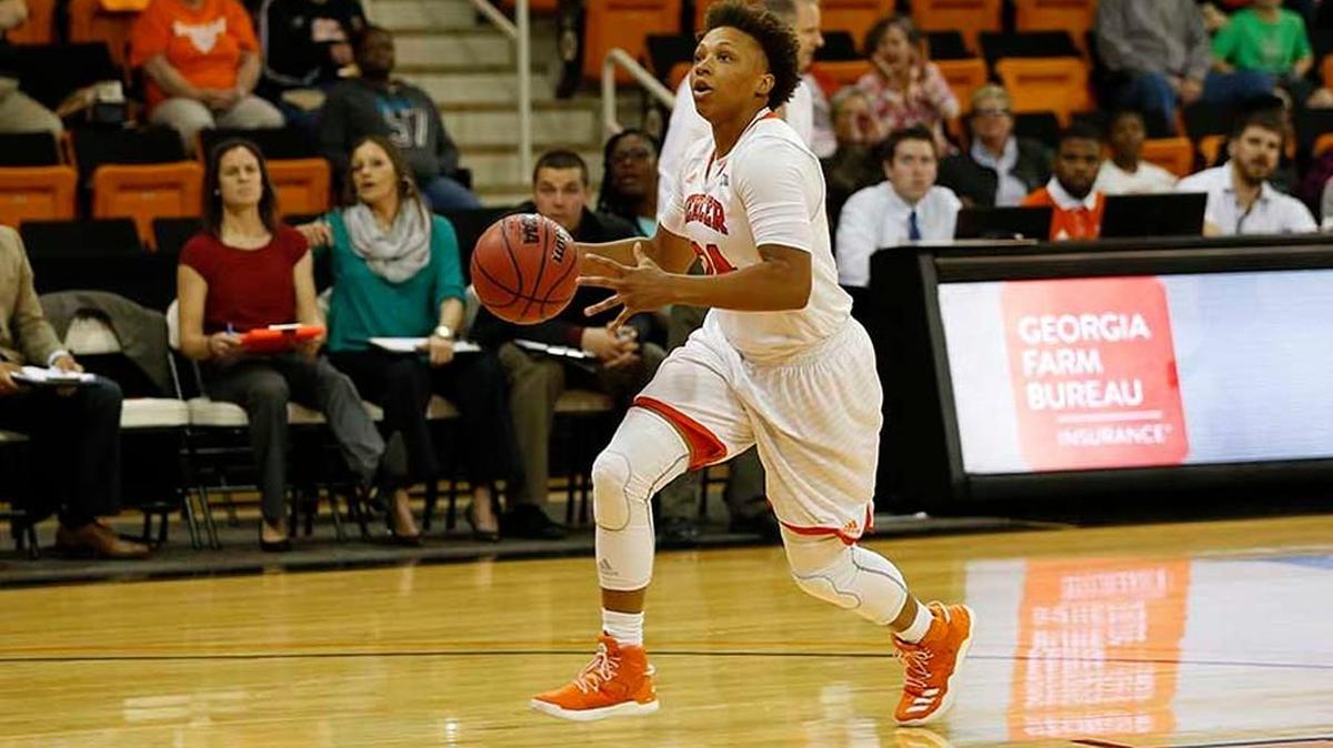 Kahlia Lawrence and the Mercer Bears are 9-2 after their win over Winthrop on Sunday.