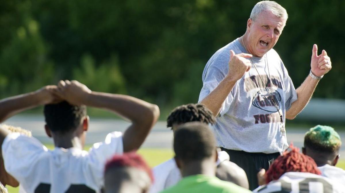 Howard football head coach Barney Hester’s Huskies finished 1-9 in 2016.