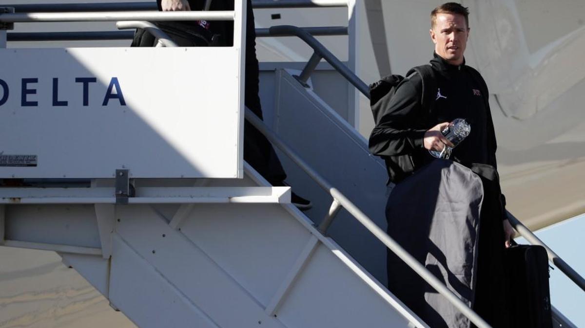 Atlanta’s Matt Ryan gets off the plane as the team arrives at George Bush Intercontinental Airport for the Super Bowl in Houston.
