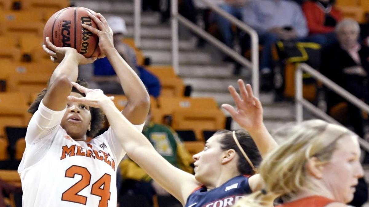 Mercer guard Kahlia Lawrence (24) scored 17 points in the Bears’ loss Thursday at Chattanooga.