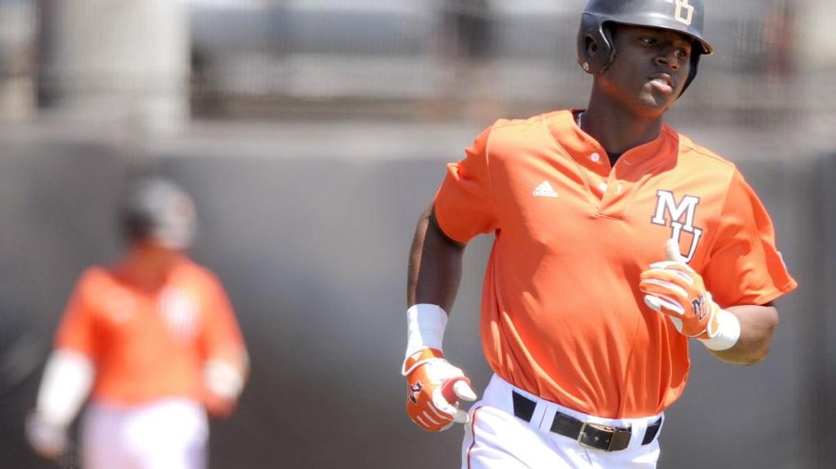 Mercer center fielder Kyle Lewis (20) and the Bears are 13-6 in Southern Conference play entering Friday.