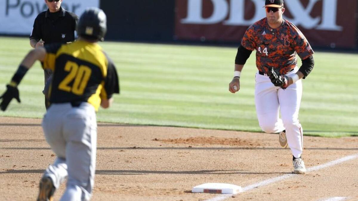 Mercer's Hunter Bening (44) races back to first base for an out against Kennesaw State on Thursday.