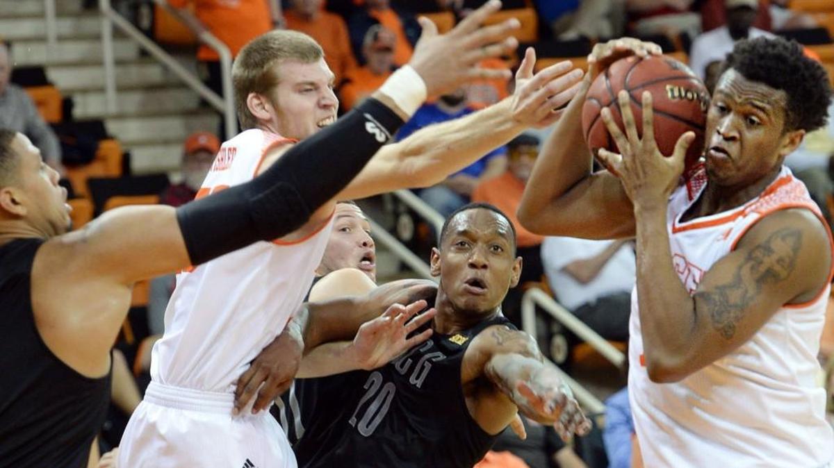Mercer's Stephon Jelks (15) and the Bears travel to Chattanooga on Saturday.