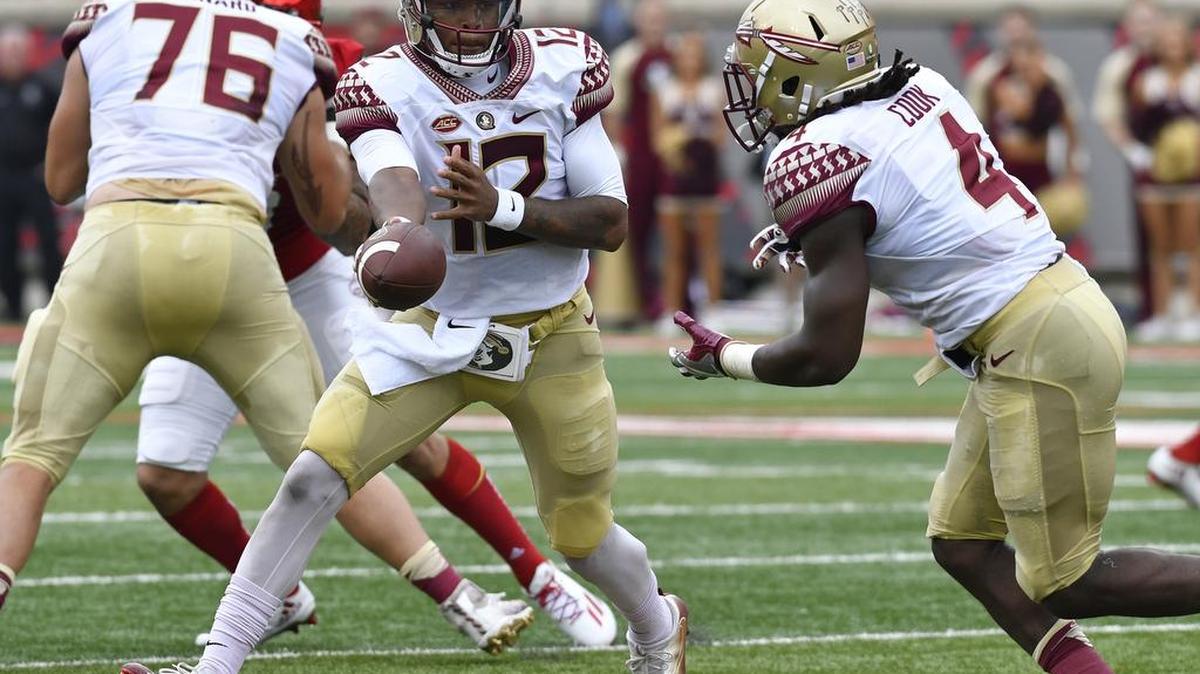 Florida State’s Deondre Francois (12) hands the ball off to Dalvin Cook during the Seminoles’ loss to Louisville last week.