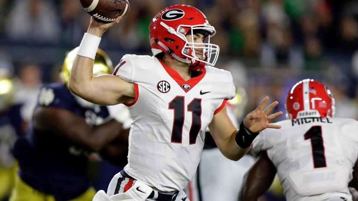 Georgia quarterback Jake Fromm (11) throws against Notre Dame during the first half of an NCAA college football game in South Bend, Ind., Saturday, Sept. 9, 2017.