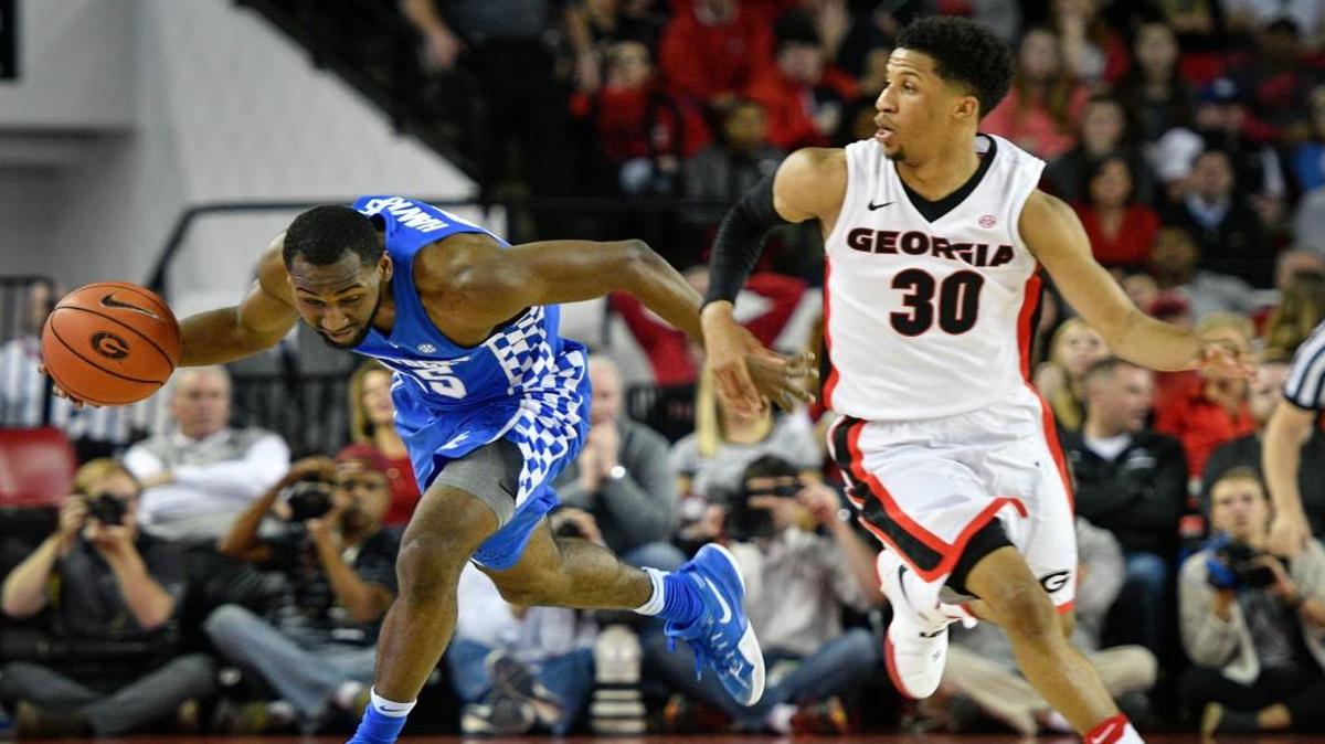 Georgia guard J.J. Frazier (30) and the Bulldogs play Thursday at Alabama.